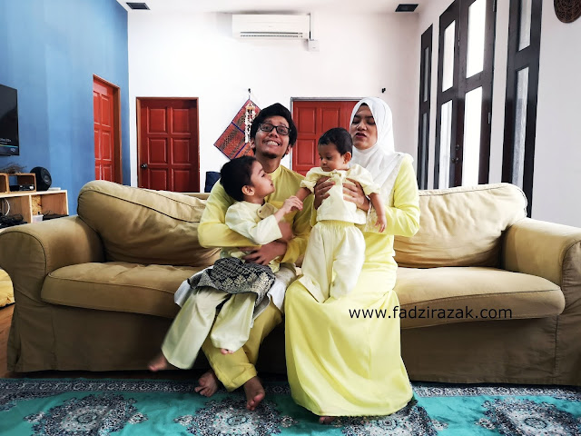 Tema baju raya kuning