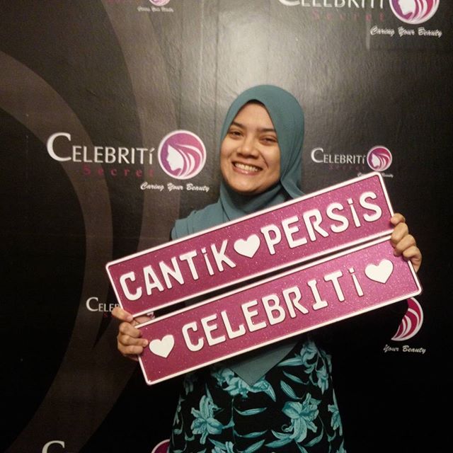 Semalam Fadzi enjoy weekend dengan back massage dan cupping treatment dekat Celebrity Skin Expert Seksyen 7 Shah Alam
Dah lama dah sakit sakit badan dan ada angin dalam badan. Sebab tu Fadzi nak buat treatment back massage and cupping tu
Lagipun sekarang ni dieorang tengsh buat promosi. RM48 untuk treatment back massage and cupping selama setengah jam. Memang berbaloi
#fadzirazak #fadzirazakdotcom #bloggerMalaysia #cantikpersiscelebriti #facialshahalam #spashahalam #facialspashahalam #waxingshahalam #celebritiskinexpert #celebritispa #spabridalshahalam #massageshahalam #bodyspashahalam # beautyspashahalam #facialspashahalam #cantikshahalam